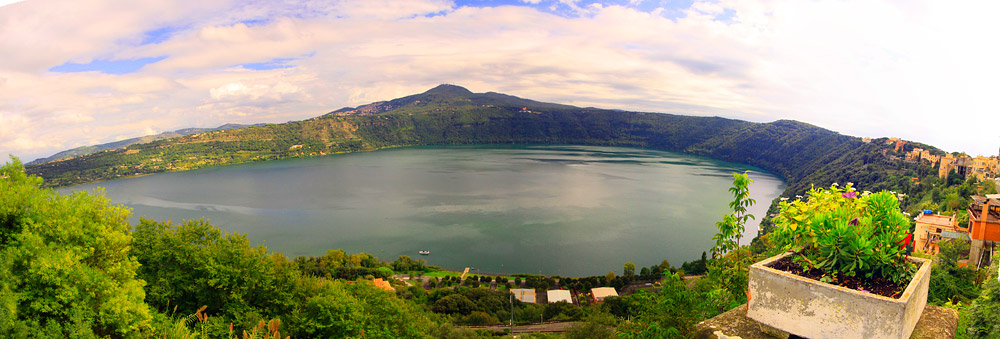 Castelgandolfo caldera lake