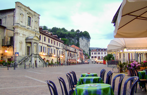 Arona piazza