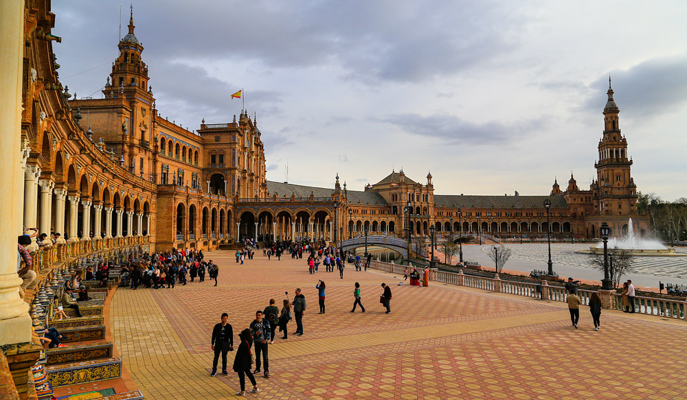 Plaza d'España - one af Seville's many historic sights Plaza d'España